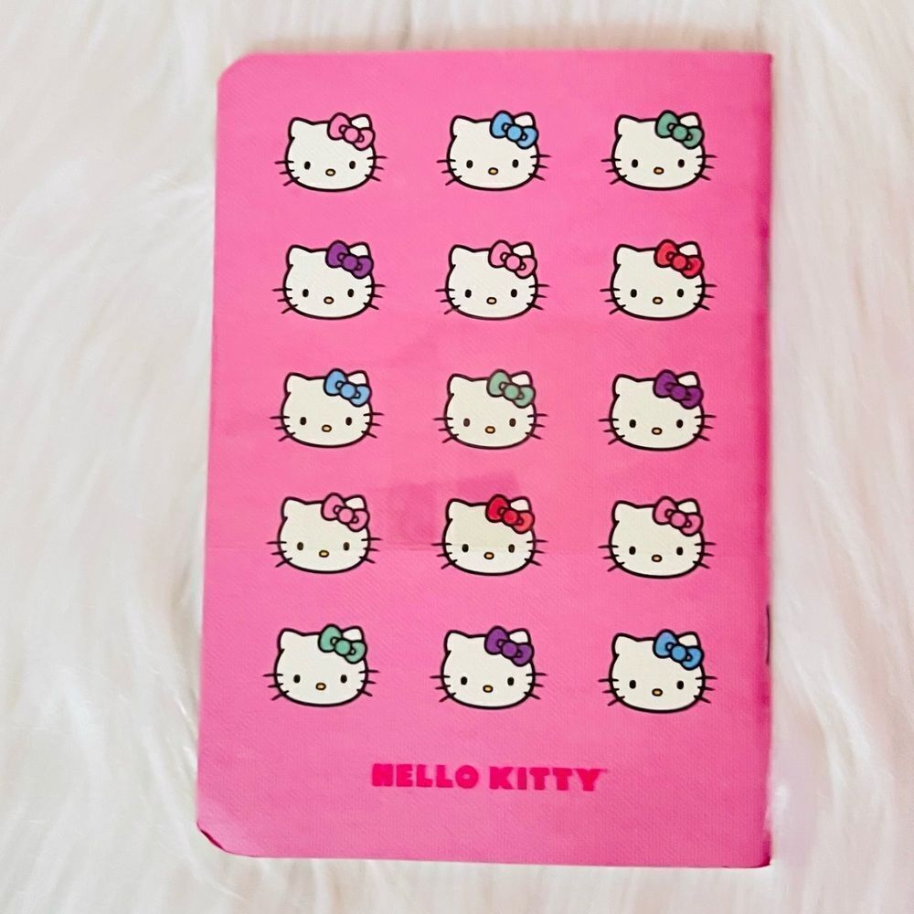 Hello Kitty Monthly Planner - Picture 2 of 6